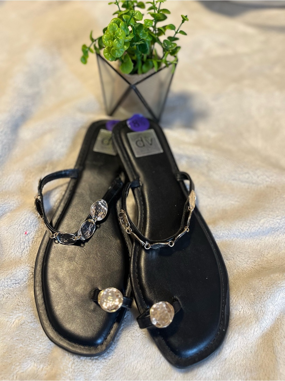 Dolce Vita Black Toe-Loop w/ Gold Detail Sandals w/Gold Coin Embellishments 61/2